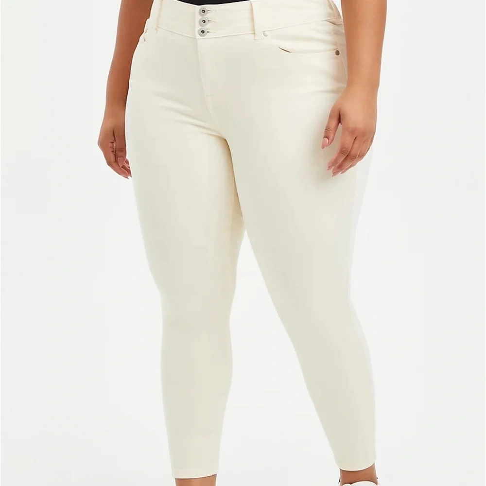 Torrid 24 Jeggings Jeans Ivory/Cream High Rise Super Soft Denim Plus Size NWT
